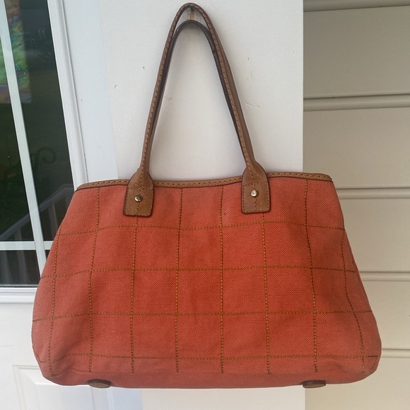 Liz Claiborne linen & cotton blend with Leather Trim Tote Bag. - Picture 3 of 13